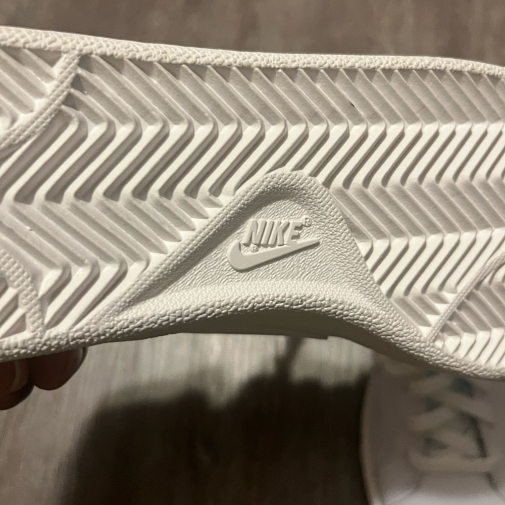 Nike Women's White Sneakers - Picture 5 of 9